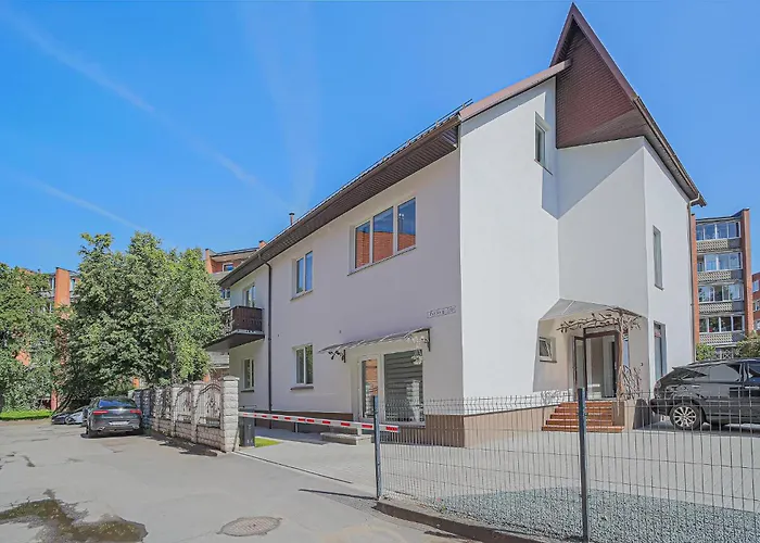 Apartment With Free Parking