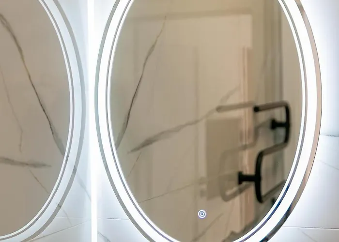 Apartment With Free Parking